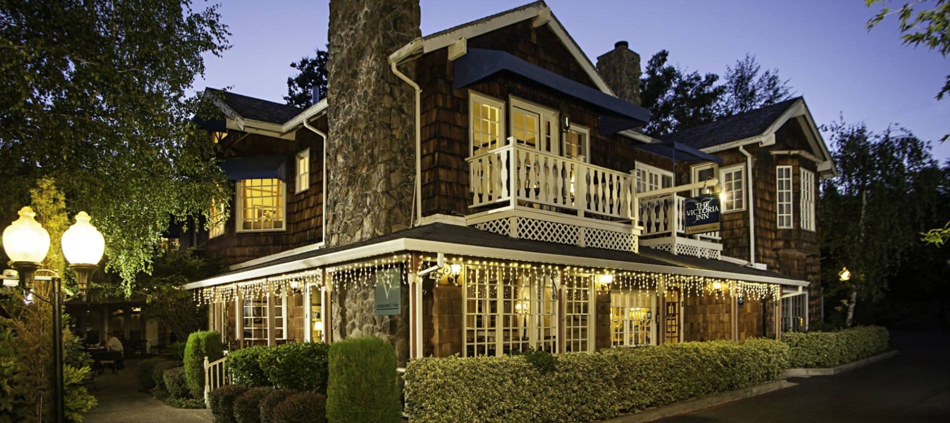 exterior of victoria inn at dusk